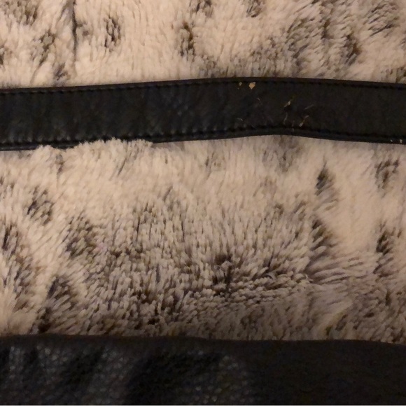 Black bag with gold zipper - pretty good condition - Picture 4 of 7